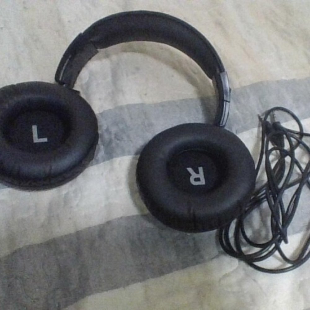 studio wired headphones